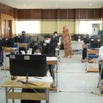 rektor-unri-tinjau-ujian-seleksi-ma