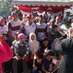 Duduk di Trotoar Jalan, Penjabat Gubernur Saksikan Pawai Karnaval Kemerdekaan Bersama Ribuan Masyarakat Kota Banda Aceh img-20230819-wa0015-660x3301