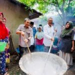 Gubernur Syamsuar Ikut Tradisi Bakonji Barayak Bersama Emak-emak di Kuansing gubernur-syamsuar-ikut-tradisi-bako