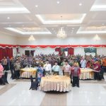 serahkan-penghargaan-kepada-koperas