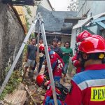 Gulkarmat Jaktim Evakuasi Warga Tercebur Sumur di Kelurahan Tengah d4e26541bea01d97ccc5af9d62d78646