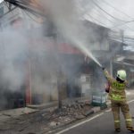 Kebakaran di Jalan Cilandak KKO Raya Berhasil Dipadamkan 6632c22237c8118056c27b27c9af1732