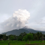 PVMBG imbau warga Flores Timur waspada guguran lava erupsi Lewotobi lavad