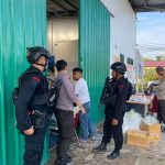 Pastikan Keamanan Gudang KPU Pekanbaru, Brimob Polda Riau Lakukan Patroli pastikan-keamanan-gudang-kpu-pekanb