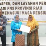 38-pns-pemprov-riau-terima-sk-pensi