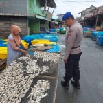Gelar Sosialisasi ke Pedagang Ikan, Polairud Polres Lhokseumawe Ingatkan Bahaya Penggunaan Formalin img-20240306-wa000011