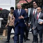 Presiden Jokowi-Tony Blair bahas rencana investasi energi di IKN img-20240415-wa00121