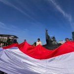 pemuda-riau-kibarkan-bendera-raksas