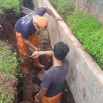 Pasukan Oranye Bersihkan Material Turap Ambrol di Jalan Birah III b8a5c19631fd0243158788376e9fedcc