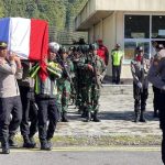 Gugur dalam Tugas, Jenazah Bripka Anumerta Ronald M. Enok Diterbangkan ke Jayapura dan Dimakamkan di Sentani fdf6d2be-def3-4e9e-aeba-ffbe8216-768x432