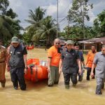 pemprov-riau-salurkan-bantuan-banji