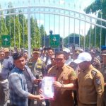 bupati-pelalawan-zukri-misran-temui