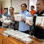 digerebek-di-parkiran-mal-ska-pasu