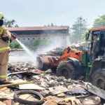 Kebakaran Tumpukan Sampah di Jalan Inspeksi KBT Berhasil Dipadamkan 2f841bf0d1d26989658c3bd1405deb5c