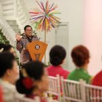 Gubernur DKI Jakarta, Pramono Anung memberikan sambutan dalam Acara Seribu Wajah Kebaya Betawi