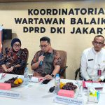 Dirut Perumda Dharma Jaya (tengah) menyampaikan materi dalam forum Balkoters Talk di Balaikota