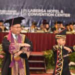Heboh! Bocah Joki Pacu Jalur Viral Dhika Aura Farming Meriahkan Wisuda Unilak heboh-bocah-joki-pacu-jalur-viral
