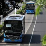 Transjakarta menyesuaikan sejumlah rute akibat aksi buruh di DPR
