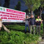 Wali Kota Jakbar Instruksikan Perketat Pengawasan Taman di Jalan Daan Mogot Satpol PP Jakbar memasang spanduk imbauan pada area taman di sepanjang Jalan Daan Mogot