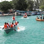 Festival Lomba Kapal Dayung di Pulau Pramuka Berlangsung Meriah Lomba Kapal Dayung Tradisional di Pulau Pramuka Berlangsung Meriah
