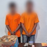 dua-pria-di-kuansing-jual-emas-hasi