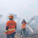 Operasi Gabungan Darat-Udara: Karhutla Riau di Tujuh Daerah Masih Terus Dipadamkan operasi-gabungan-darat-udara-karhu