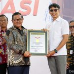 Pemprov DKI memecahkan rekor MURI untuk pengecatan tiang tol terbanyak dan terpanjang