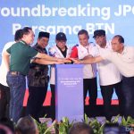Penekanan tombol secara simbolis menandakan dimulainya groundbreaking JPO JIS-Ancol