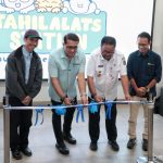 Rano Resmikan Tahilalats Store di Stasiun MRT Dukuh Atas Rano Karno didampingi Teuku Riefky Harsya melakukan peresmian secara simbolis dengan pengguntingan pita