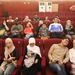 Pengunjung menunggu pemutaran video edukasi di Planetarium Jakarta