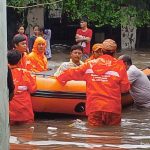 Dua Perahu Karet Bantu Evakuasi Penyintas Genangan Rawa Terate Dua Perahu Karet Dikerahkan Atasi Genangan di Rawa Terate