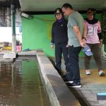 Iin Mutmainnah meninjau persiapan deklarasi Open Defecation Free di Kelurahan Tomang