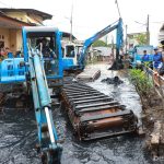 Pramono meninjau pengerukan Kali Cakung Lama