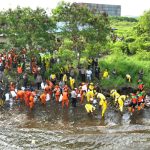Petugas Gabungan Bersihkan Pesisir KBN Marunda