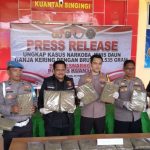 Polres Kota Kuansing Bongkar Jaringan Ganja Lintas Kota, 21 Paket Besar Disita dari Plafon Kos polres-kuansing-bongkar-jaringan-ga