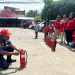 Warga Kampung Pramuka Dilatih Tangani Kebakaran Warga Kampung Pramuka Diedukasi Penanganan Dini Kebakaran