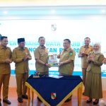 Serahkan Data 393 Ribu Kendaraan, Plt Gubri Minta Pemko Pekanbaru Gerak Cepat Tagih Pajak 1780906219